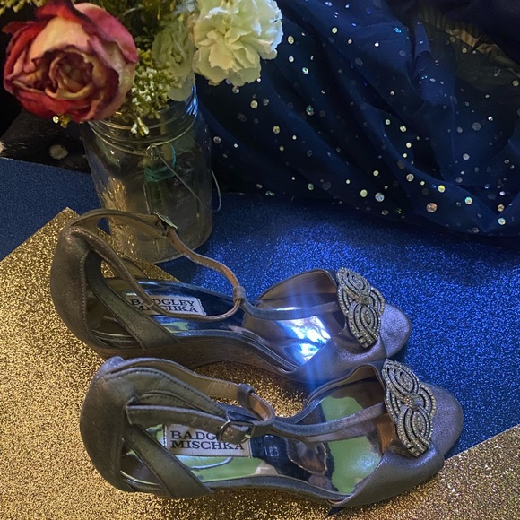 BADGLEY MISCHKA PEWTER METALLIC LEATHER WEDGE BEJEWELED Heels GORG LUX BRIDAL - Picture 4 of 11